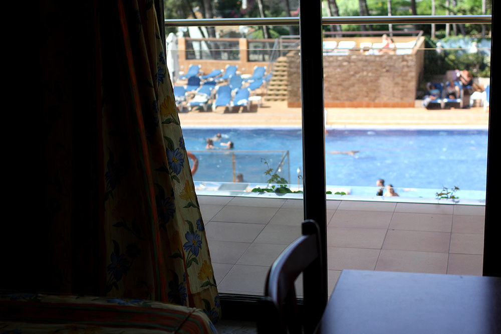 Hotel Univers Roses Luaran gambar