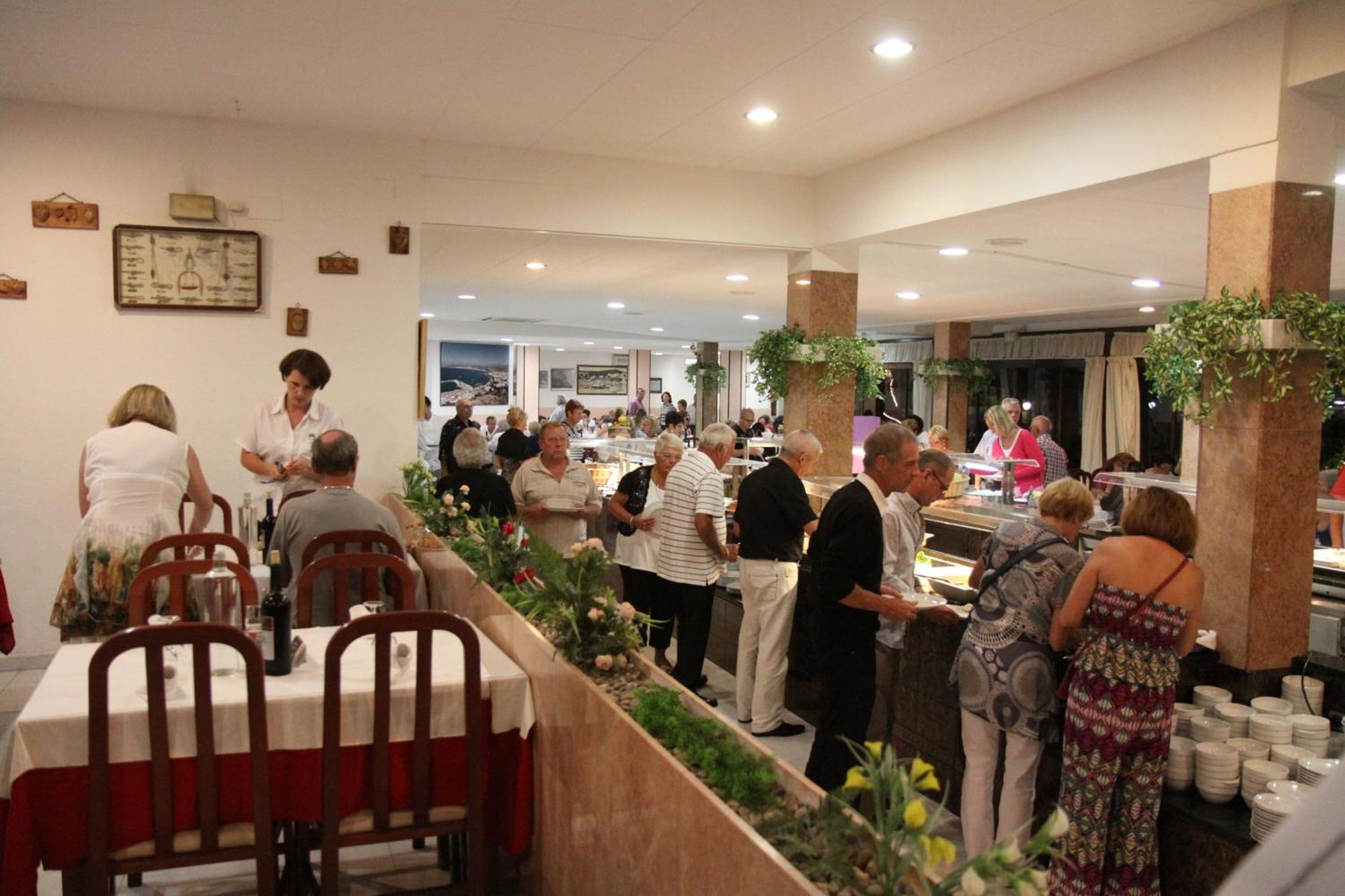 Hotel Univers Roses Luaran gambar