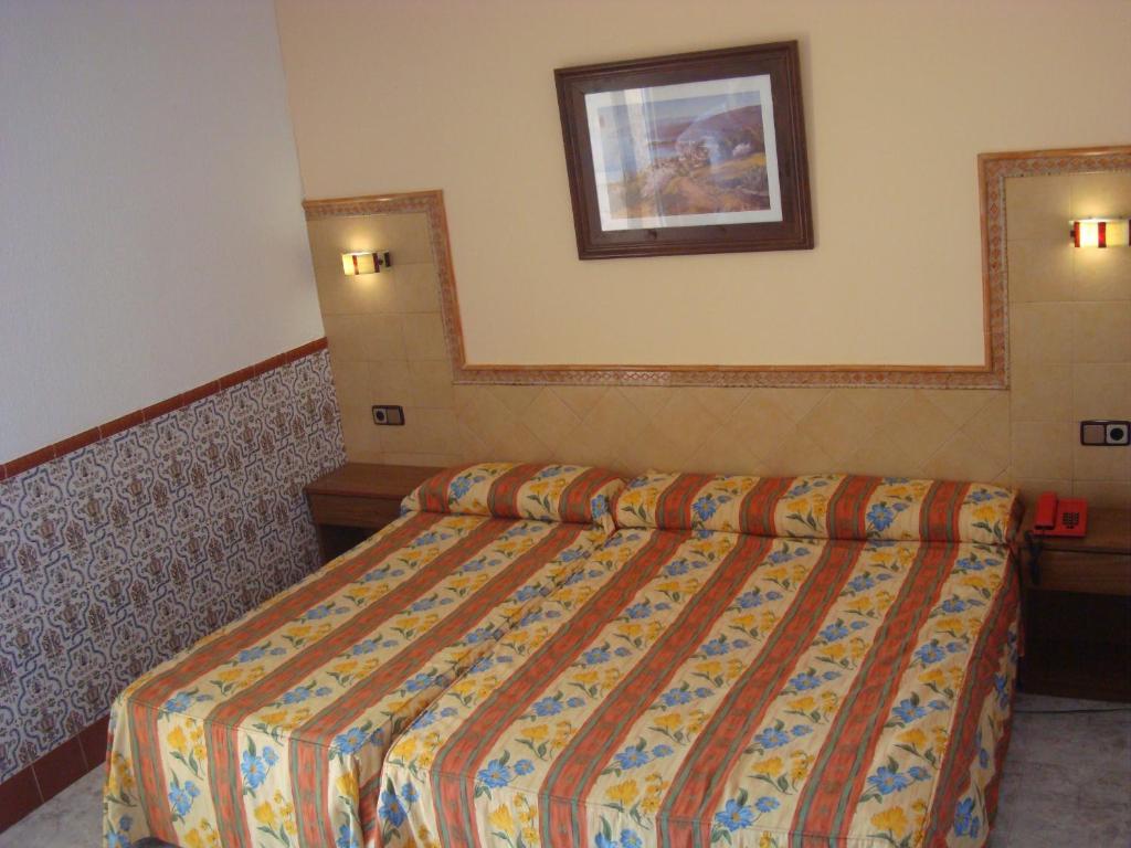 Hotel Univers Roses Bilik gambar