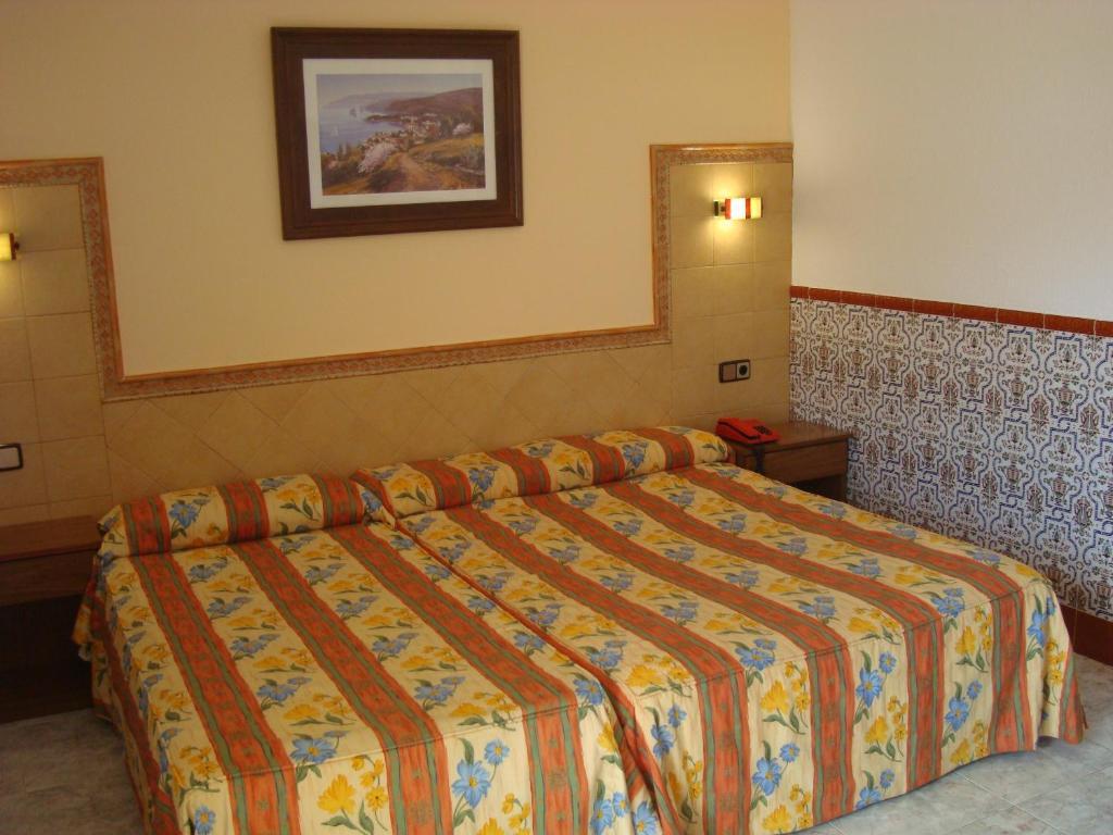 Hotel Univers Roses Bilik gambar