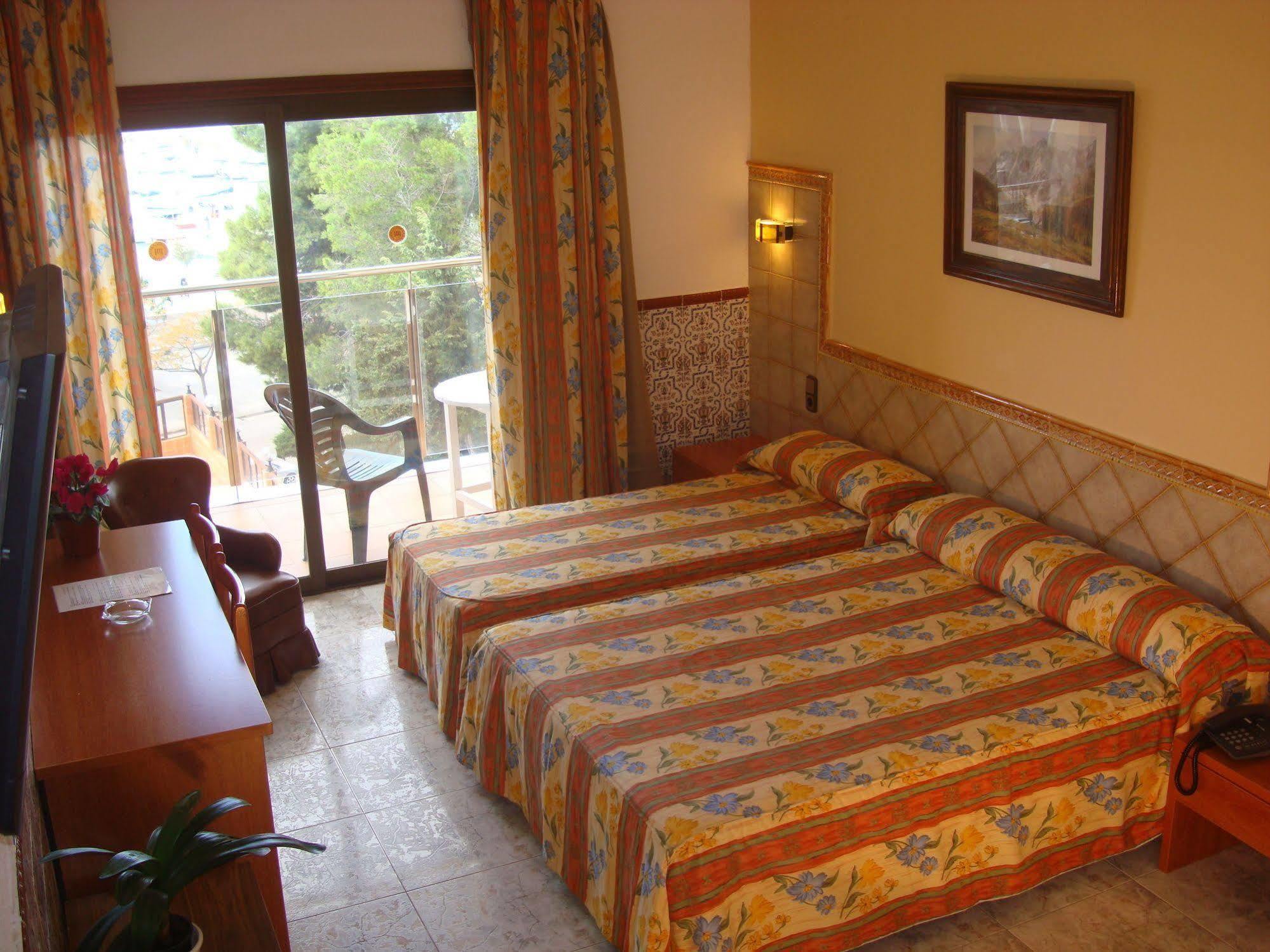Hotel Univers Roses Luaran gambar
