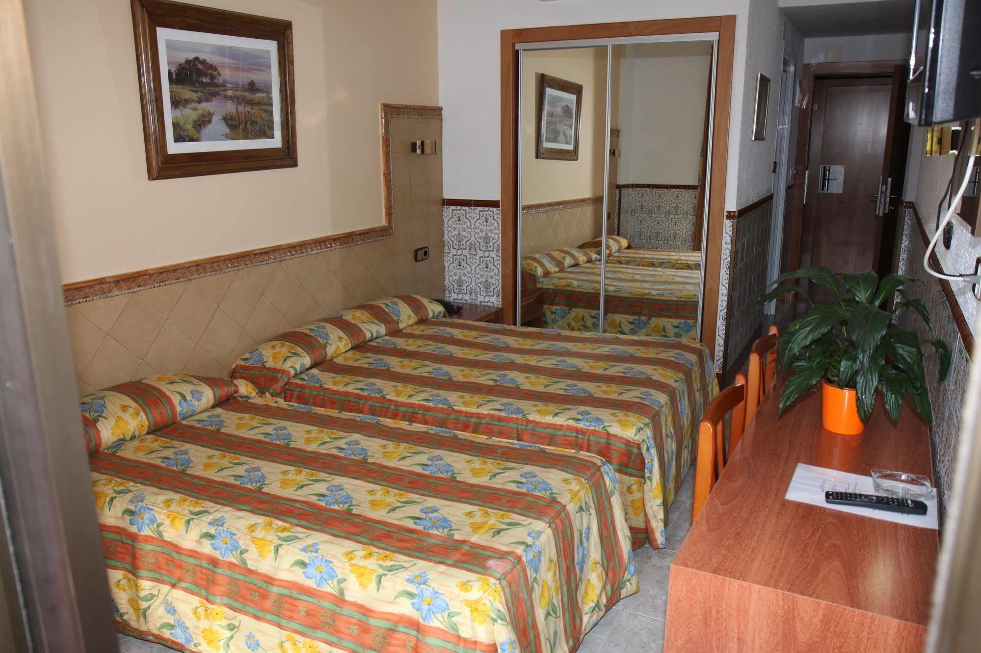 Hotel Univers Roses Luaran gambar