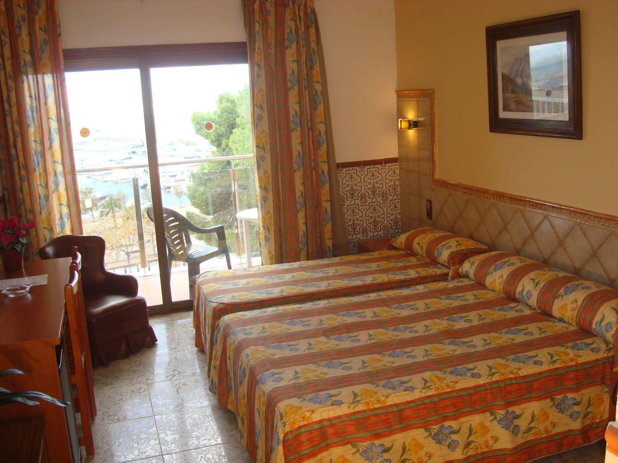 Hotel Univers Roses Luaran gambar
