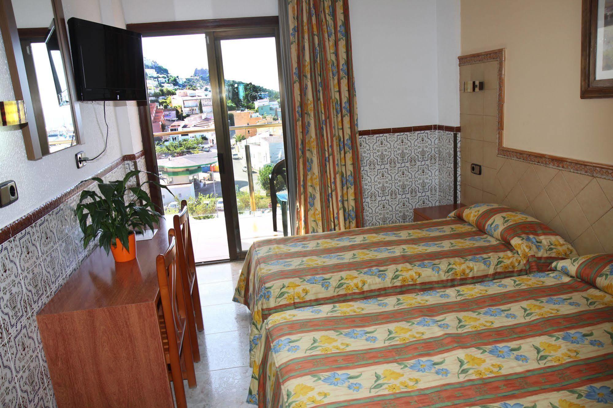 Hotel Univers Roses Luaran gambar